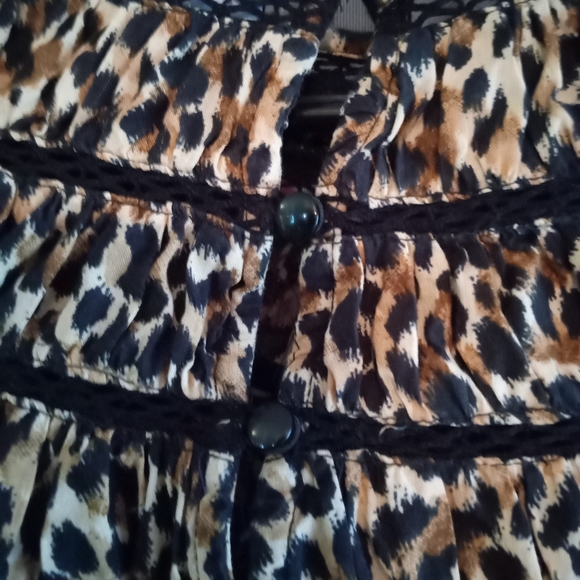 High neck Leopard Print - Picture 5 of 5